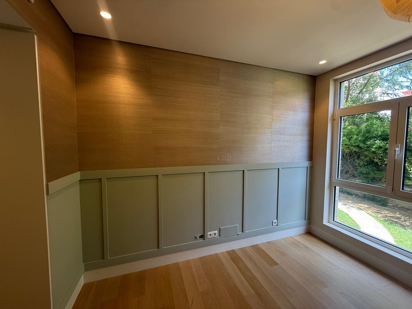 Quarto com paredes pintadas e acabamentos novos, obra da Faunos Eméritos